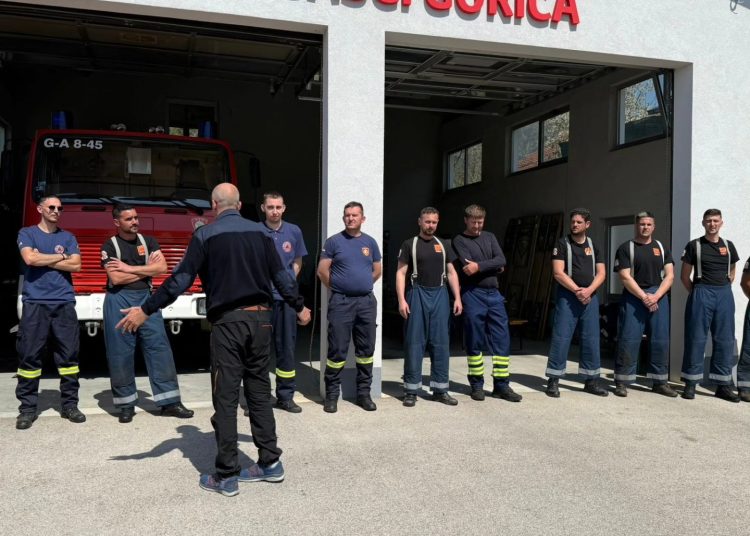 Šest članova DVD-a Uzarići položilo ispit za dobrovoljnog vatrogasca