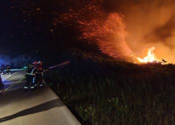 (VIDEO) Burna noć iza vatrogasaca: Ugašen požar u dolini Neretve, šteta je velika