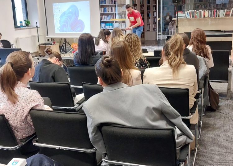 Široki Brijeg: Majka djeteta s autizmom kroz knjigu „Satkana krila“ otvorila priču o životu