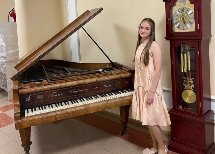 Široki Brijeg rasadnik talenta: Jelena Mikulić osvojila I. nagradu na pijanističkom natjecanju „Sergei Rachmaninoff“