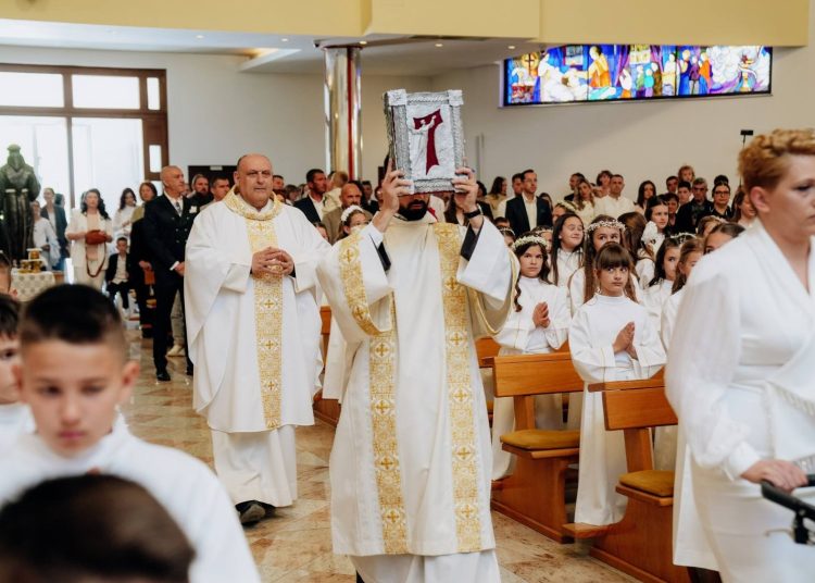 Foto: Franjevački samostan i Župa sv. Ante Padovanskog Humac - Ljubuški