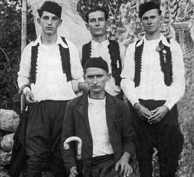 Rasno 1939. na blagdan sv. Franje: Krizma, cesta koja ne postoji i crkva koja se gradi