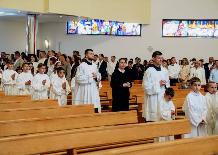 Foto: Franjevački samostan i Župa sv. Ante Padovanskog Humac - Ljubuški