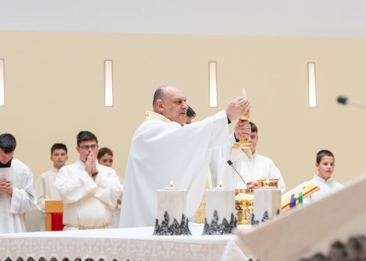 Foto: Franjevački samostan i Župa sv. Ante Padovanskog Humac - Ljubuški