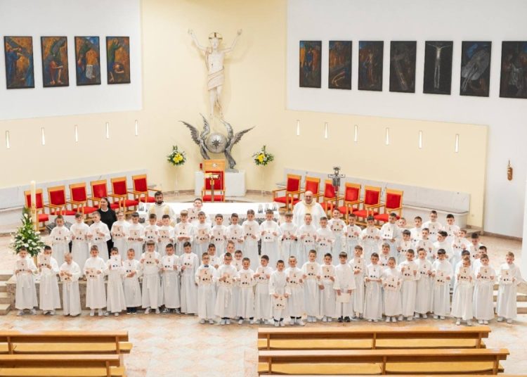 Foto: Franjevački samostan i Župa sv. Ante Padovanskog Humac - Ljubuški