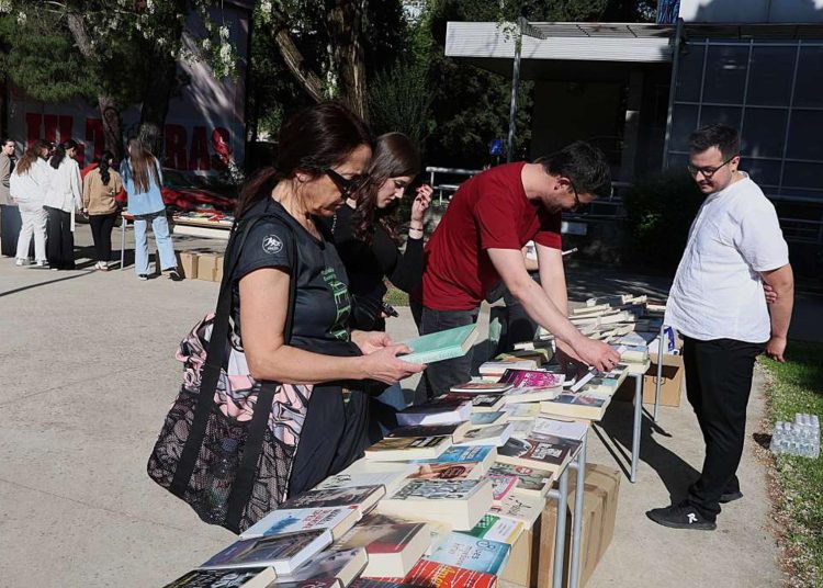 Festival znanosti: Na dar studentima i prolaznicima kroz Kampus SUM-a više od 500 knjiga