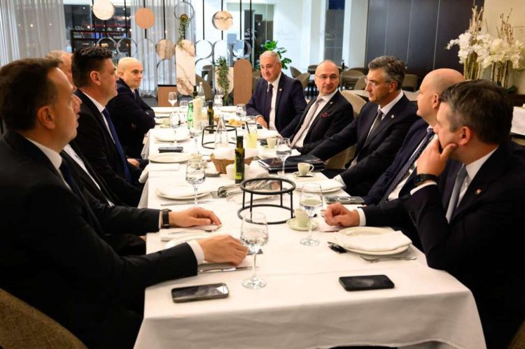 Plenković s predstavnicima hrvatskih stranaka: “Važno je da hrvatski narod bude legitimno zastupljen”