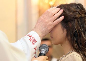 Fra Zvjezdan Linić: Krizma ne bi smjela biti teret haljina, odijela i skupih darova