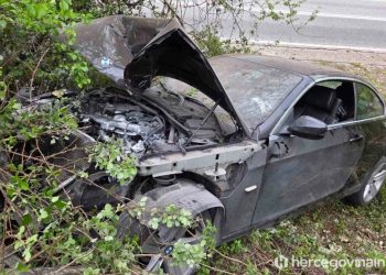 BMW sletio s ceste kod Mostara i zapalio se