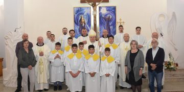 Biskup Petar Palić blagoslovio oltar i vitraje crkve u Donjoj Blatnici kod Čitluka