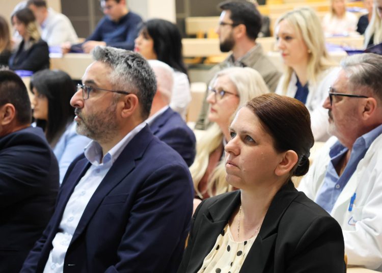 Simpozij u Mostaru: Umjetna inteligencija treba ostati alat, a liječnici ključni donositelji odluka