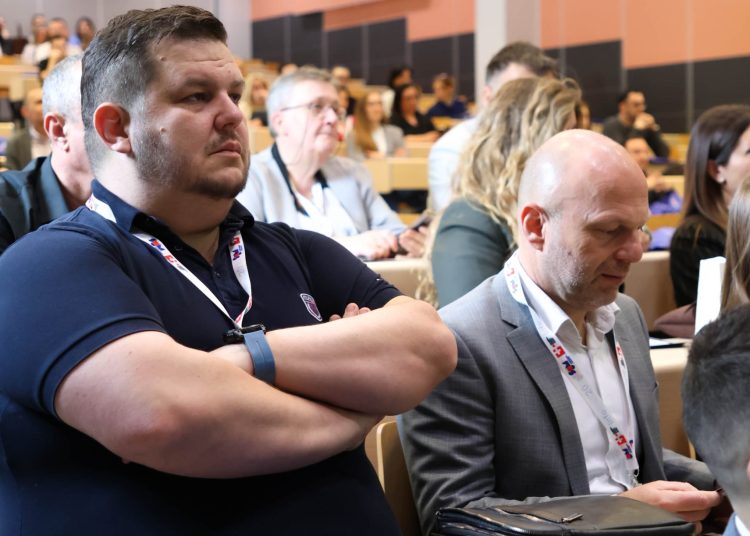 Simpozij u Mostaru: Umjetna inteligencija treba ostati alat, a liječnici ključni donositelji odluka