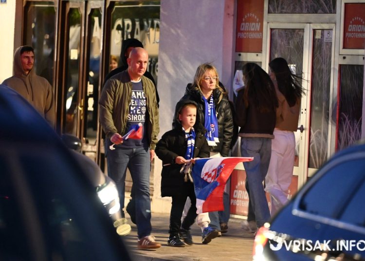 (VIDEO) Široki Brijeg gorio od slavlja: Baklje, vatromet i spektakularan doček prvaka ABA 2 lige