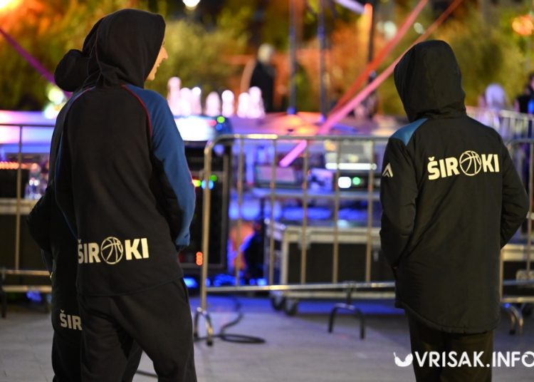 (VIDEO) Široki Brijeg gorio od slavlja: Baklje, vatromet i spektakularan doček prvaka ABA 2 lige