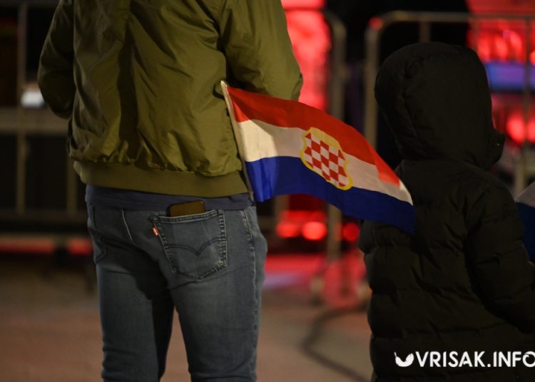 (VIDEO) Široki Brijeg gorio od slavlja: Baklje, vatromet i spektakularan doček prvaka ABA 2 lige