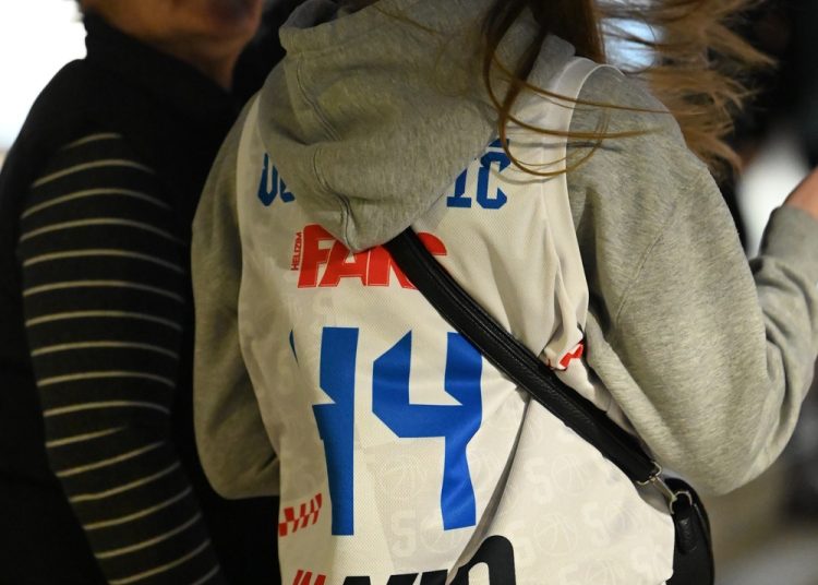 (VIDEO) Široki Brijeg gorio od slavlja: Baklje, vatromet i spektakularan doček prvaka ABA 2 lige