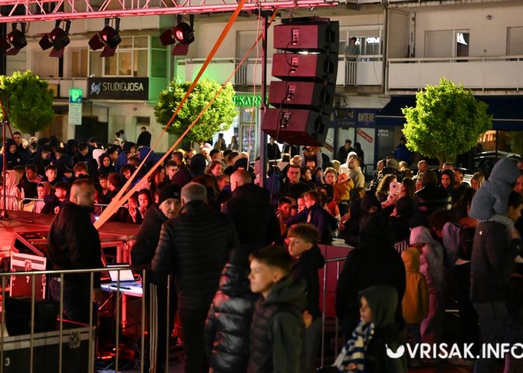 (VIDEO) Široki Brijeg gorio od slavlja: Baklje, vatromet i spektakularan doček prvaka ABA 2 lige