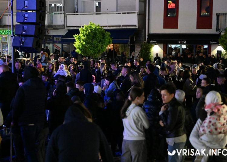 (VIDEO) Široki Brijeg gorio od slavlja: Baklje, vatromet i spektakularan doček prvaka ABA 2 lige