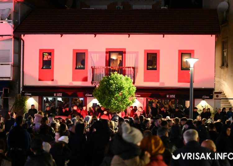 (VIDEO) Široki Brijeg gorio od slavlja: Baklje, vatromet i spektakularan doček prvaka ABA 2 lige