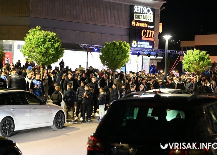 (VIDEO) Široki Brijeg gorio od slavlja: Baklje, vatromet i spektakularan doček prvaka ABA 2 lige