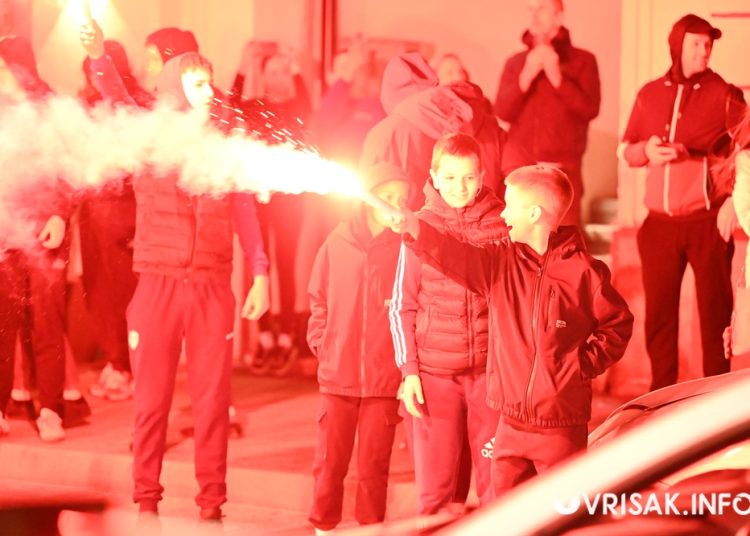 (VIDEO) Široki Brijeg gorio od slavlja: Baklje, vatromet i spektakularan doček prvaka ABA 2 lige