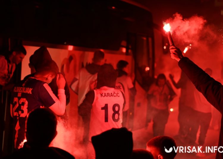 (VIDEO) Široki Brijeg gorio od slavlja: Baklje, vatromet i spektakularan doček prvaka ABA 2 lige