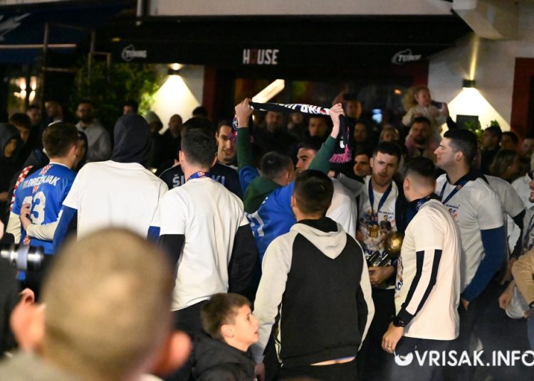 (VIDEO) Široki Brijeg gorio od slavlja: Baklje, vatromet i spektakularan doček prvaka ABA 2 lige