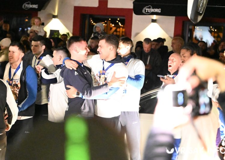 (VIDEO) Široki Brijeg gorio od slavlja: Baklje, vatromet i spektakularan doček prvaka ABA 2 lige