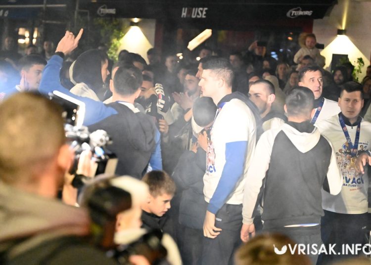 (VIDEO) Široki Brijeg gorio od slavlja: Baklje, vatromet i spektakularan doček prvaka ABA 2 lige