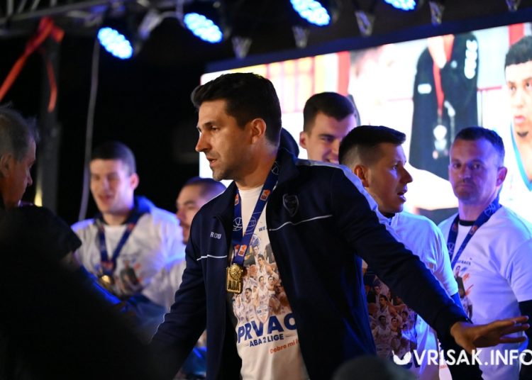 (VIDEO) Široki Brijeg gorio od slavlja: Baklje, vatromet i spektakularan doček prvaka ABA 2 lige