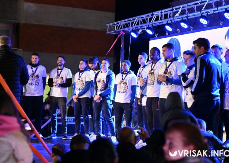 (VIDEO) Široki Brijeg gorio od slavlja: Baklje, vatromet i spektakularan doček prvaka ABA 2 lige