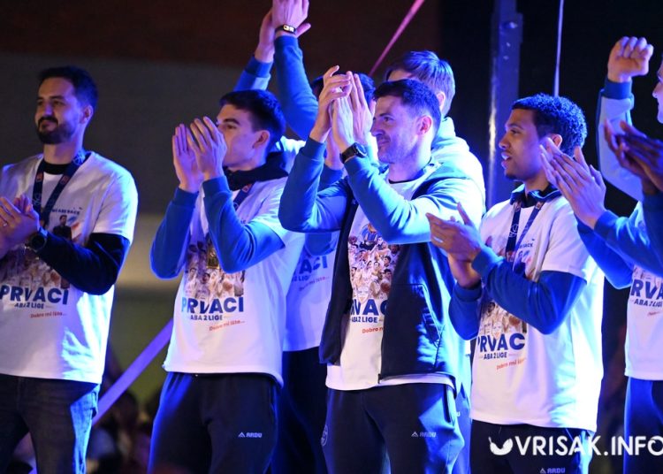 (VIDEO) Široki Brijeg gorio od slavlja: Baklje, vatromet i spektakularan doček prvaka ABA 2 lige