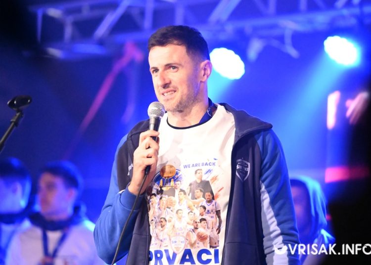 (VIDEO) Široki Brijeg gorio od slavlja: Baklje, vatromet i spektakularan doček prvaka ABA 2 lige