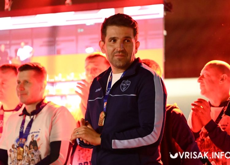 (VIDEO) Široki Brijeg gorio od slavlja: Baklje, vatromet i spektakularan doček prvaka ABA 2 lige