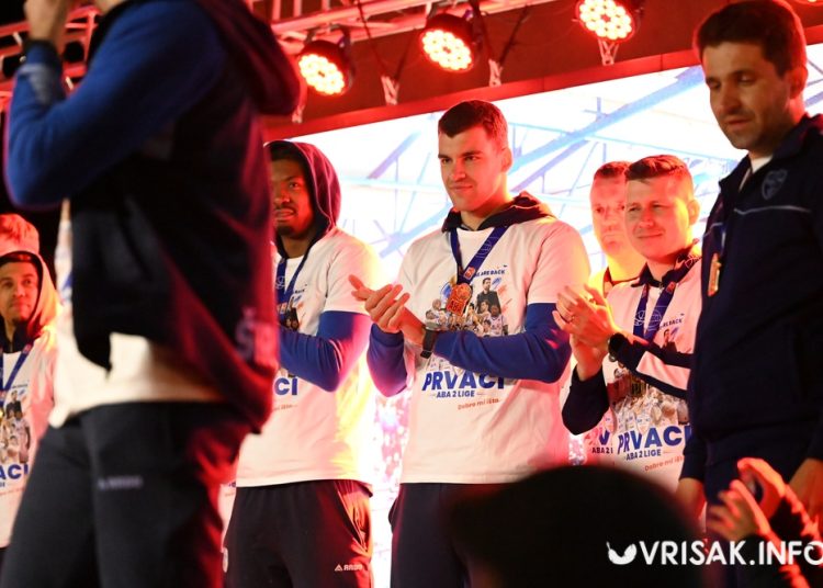 (VIDEO) Široki Brijeg gorio od slavlja: Baklje, vatromet i spektakularan doček prvaka ABA 2 lige