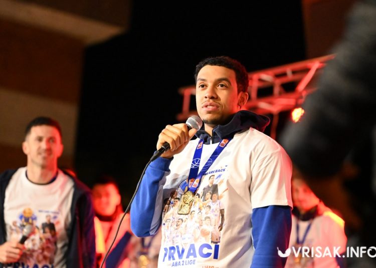 (VIDEO) Široki Brijeg gorio od slavlja: Baklje, vatromet i spektakularan doček prvaka ABA 2 lige