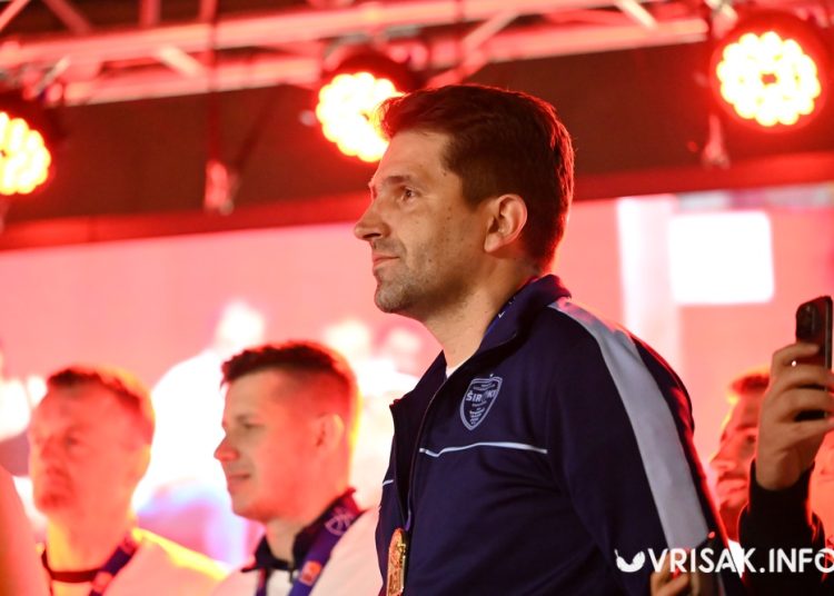 (VIDEO) Široki Brijeg gorio od slavlja: Baklje, vatromet i spektakularan doček prvaka ABA 2 lige