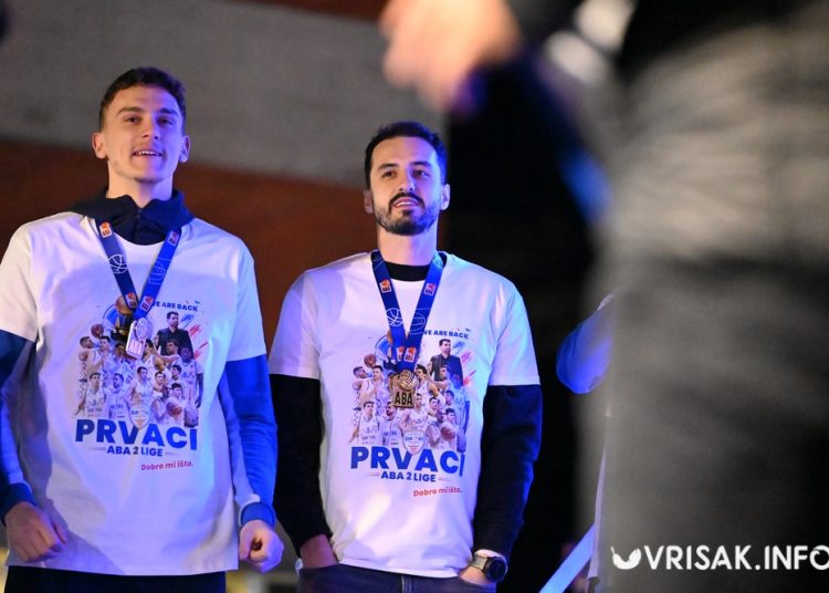 (VIDEO) Široki Brijeg gorio od slavlja: Baklje, vatromet i spektakularan doček prvaka ABA 2 lige