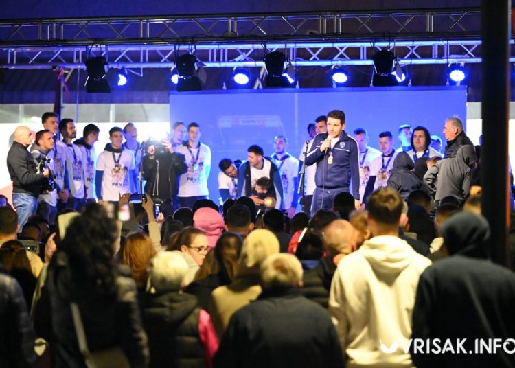 (VIDEO) Široki Brijeg gorio od slavlja: Baklje, vatromet i spektakularan doček prvaka ABA 2 lige