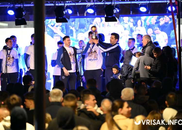 (VIDEO) Široki Brijeg gorio od slavlja: Baklje, vatromet i spektakularan doček prvaka ABA 2 lige