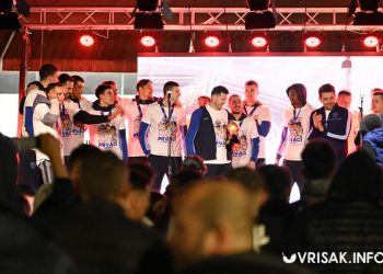(VIDEO) Široki Brijeg gorio od slavlja: Baklje, vatromet i spektakularan doček prvaka ABA 2 lige