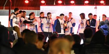 (VIDEO) Široki Brijeg gorio od slavlja: Baklje, vatromet i spektakularan doček prvaka ABA 2 lige