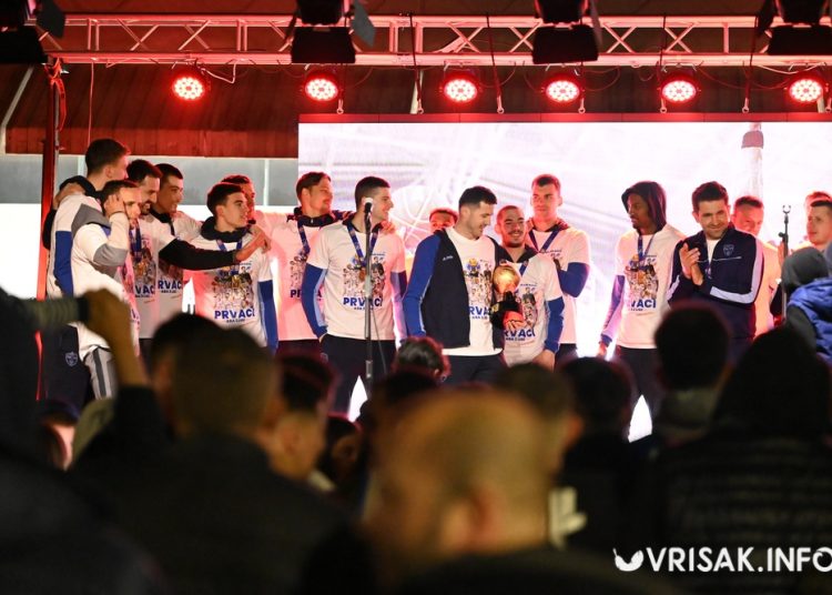 (VIDEO) Široki Brijeg gorio od slavlja: Baklje, vatromet i spektakularan doček prvaka ABA 2 lige