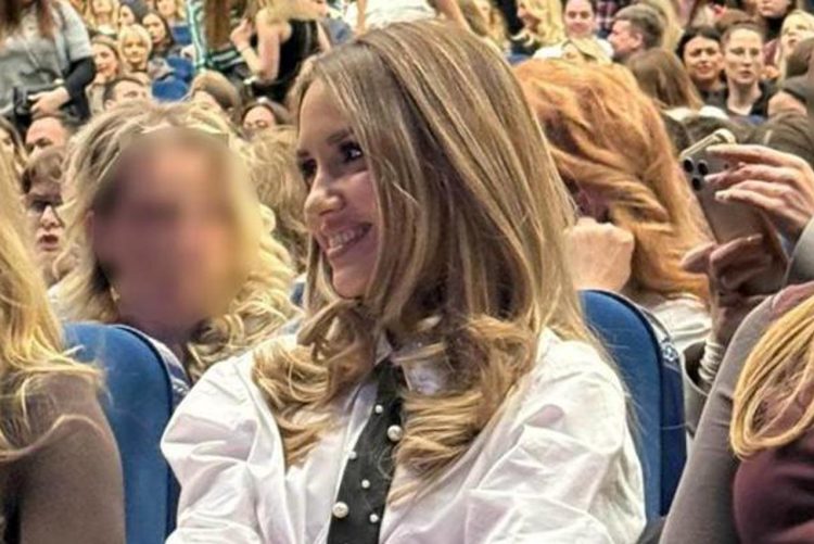 Djevojka popularnog Mostarca oduzima dah: Na koncertu nije skidala osmijeh s lica