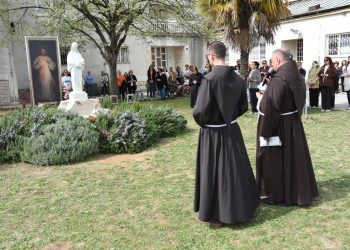 Čitluk: Veliki broj vjernika na molitvi krunice Božjeg milosrđa