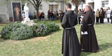 Čitluk: Veliki broj vjernika na molitvi krunice Božjeg milosrđa