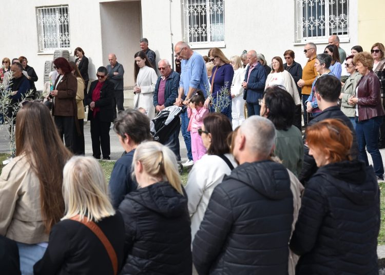 Čitluk: Veliki broj vjernika na molitvi krunice Božjeg milosrđa