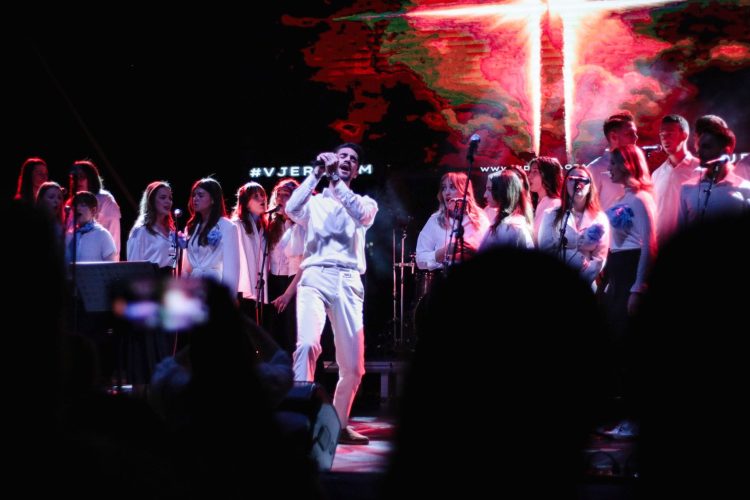 Hercegovina se ponovno okuplja: Ulaznice za „Vjerujem 2026“ dostupne širom regije