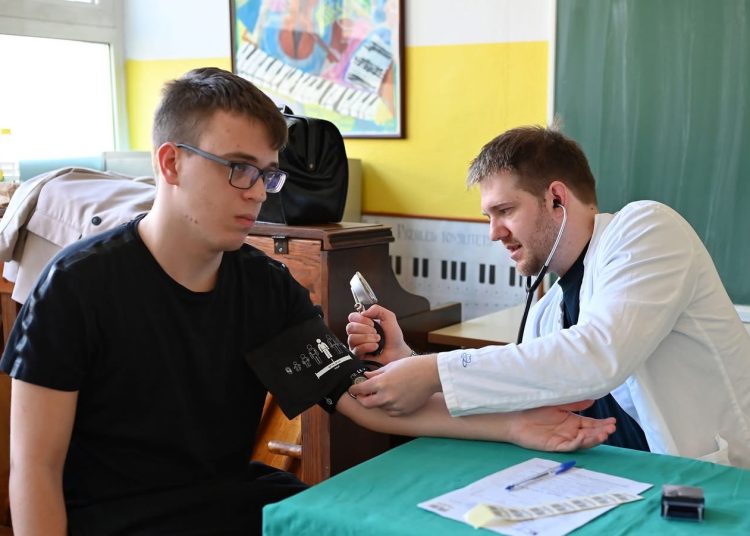 U Širokom Brijegu prikupljeno 29 doza krvi u akciji srednjoškolaca i djelatnika