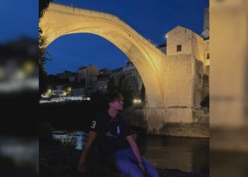 Jakov Jozinović objavom ispod Starog mosta zagrijao publiku i najavio koncert u Mostaru